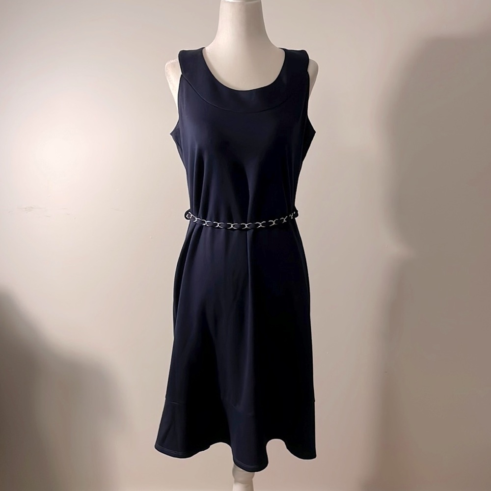 Nina Leonard Sleeveless Navy Dress with a tied Gold Chain link belt Size M